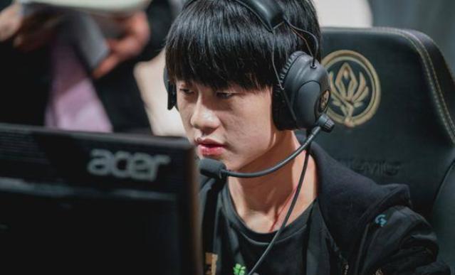 比赛没打爽？管泽元：BLG选手们吃完饭后 一起骑着共享单车去网吧